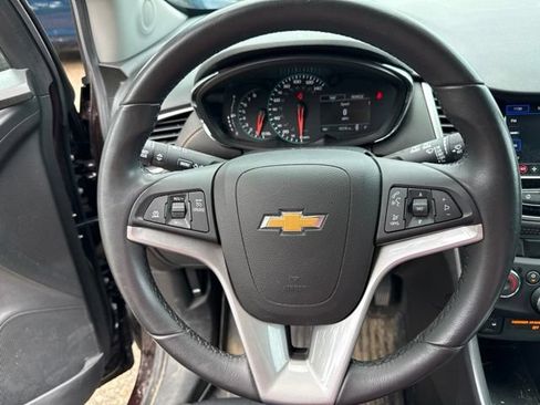 Used 2022 Chevrolet Trax LT w/ LT Convenience Package AWD/4WD image 16