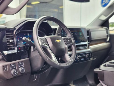 Used 2024 Chevrolet Silverado 1500 LT AWD/4WD image 17