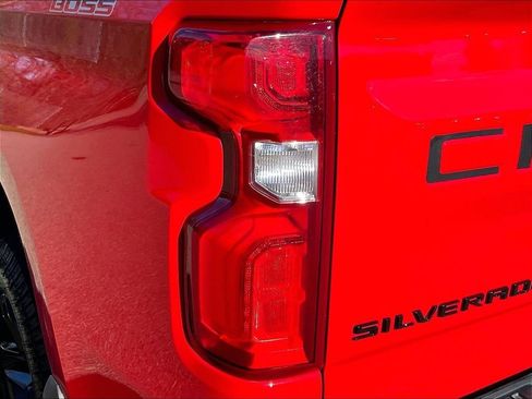Used 2021 Chevrolet Silverado 1500 LT Trail Boss w/ Convenience Package II AWD/4WD image 33