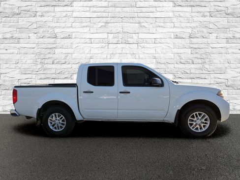 Used 2019 Nissan Frontier SV image 6