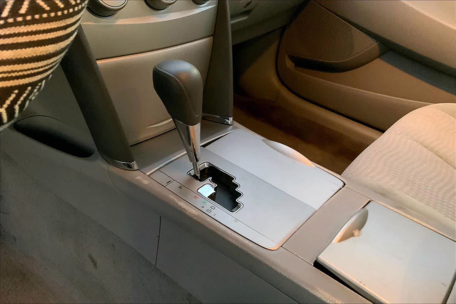Used 2010 Toyota Camry LE FWD image 11