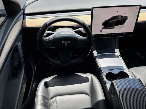 Used 2025 Tesla Model Y Long Range RWD image 22
