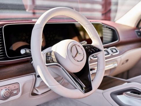 Used 2026 Mercedes-Benz Maybach GLS 600 4MATIC image 37