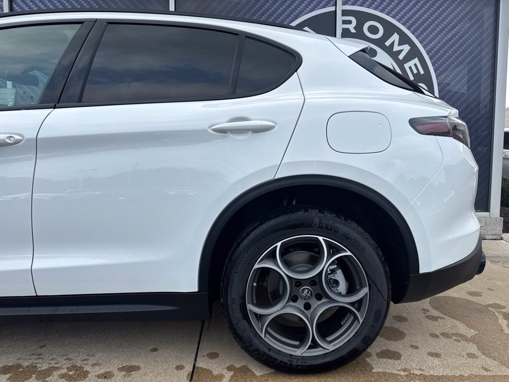 New 2026 Alfa Romeo Stelvio Sprint AWD/4WD image 14