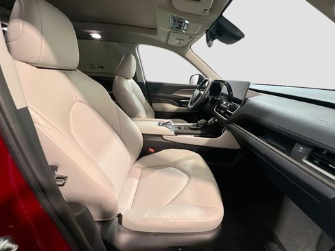 Used 2024 Toyota Grand Highlander XLE image 21