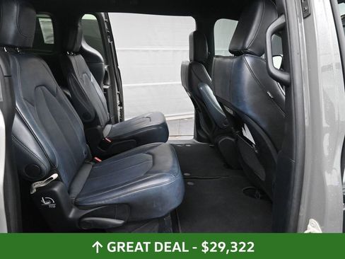 Used 2025 Chrysler Pacifica Select image 22
