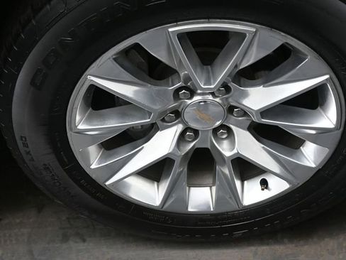 Used 2023 Chevrolet Suburban Premier image 29