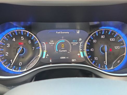 Used 2023 Chrysler Pacifica Touring-L FWD image 24