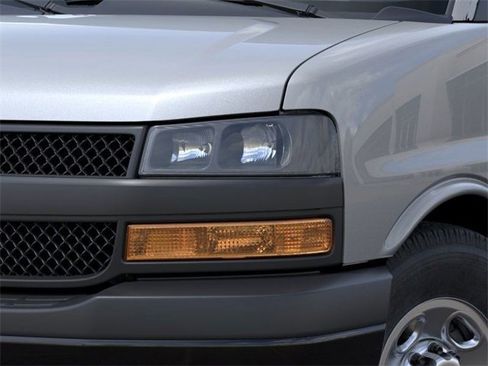 New 2025 Chevrolet Express 3500 Work Van w/ Driver Convenience Package image 10