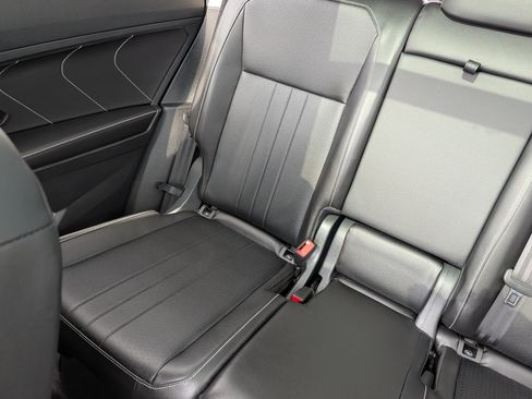 Used 2024 Volkswagen Tiguan SE w/ Panoramic Sunroof Package AWD/4WD image 12