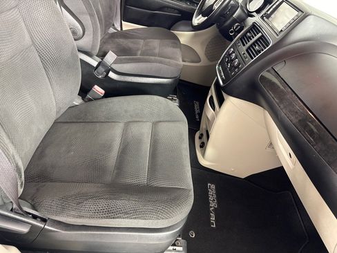 Used 2017 Dodge Grand Caravan SE w/ Power Window Group image 22