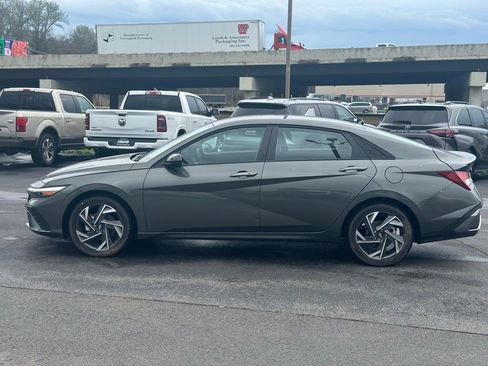 Used 2025 Hyundai Elantra Sport image 4