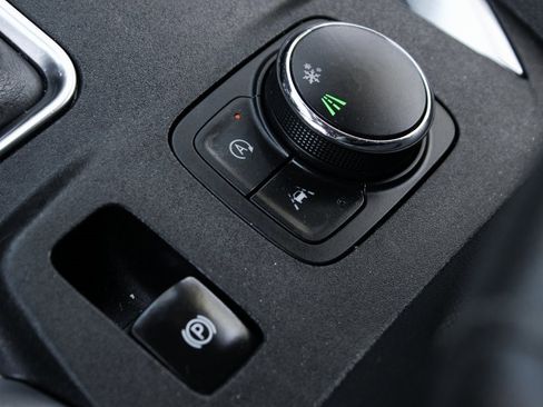 Used 2022 Chevrolet Traverse LT image 33