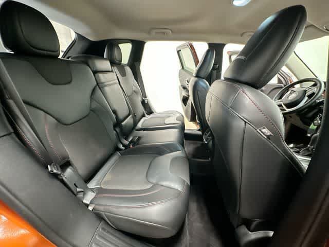 Used 2016 Jeep Cherokee Trailhawk AWD/4WD image 23