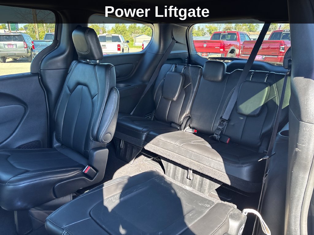 Used 2025 Chrysler Pacifica Select FWD image 16