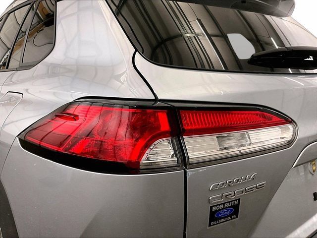 Used 2023 Toyota Corolla Cross LE AWD/4WD image 28