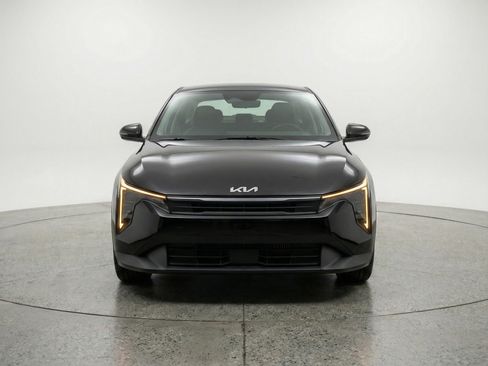 Used 2025 Kia K4 LXS image 2