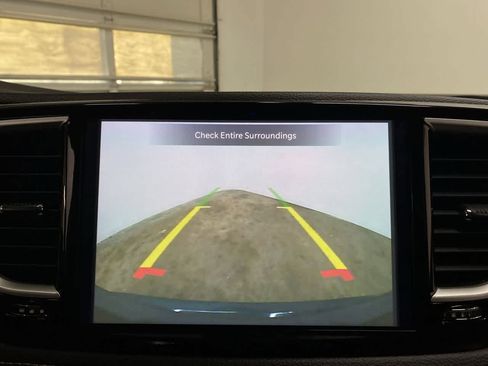 Used 2023 Chrysler Pacifica Touring-L image 26