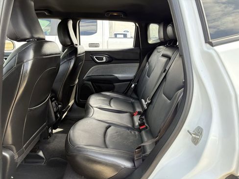 Used 2023 Jeep Compass Latitude image 30