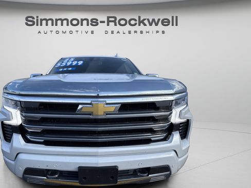 Used 2025 Chevrolet Silverado 1500 High Country w/ High Country Premium Package AWD/4WD image 6