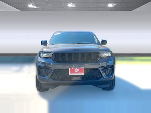 New 2025 Jeep Grand Cherokee Altitude image 6