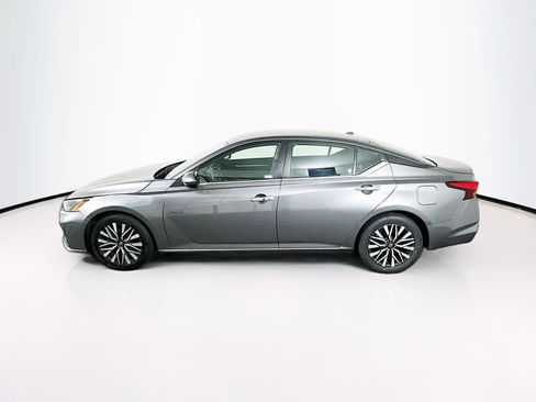 Used 2023 Nissan Altima 2.5 SV FWD image 4