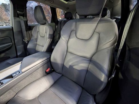 Used 2025 Volvo XC60 B5 Plus image 23