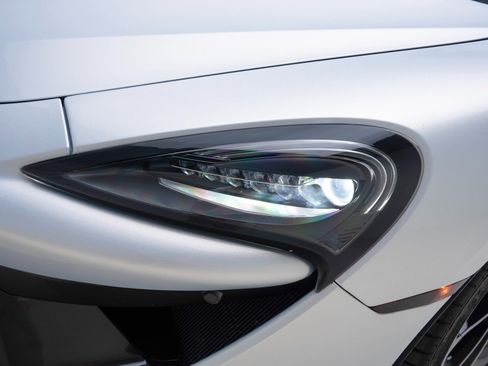 Used 2017 McLaren 570S RWD image 16