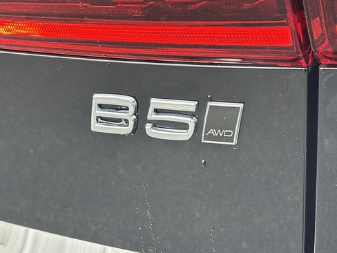 Certified 2026 Volvo XC60 B5 Plus w/ Climate Package image 27