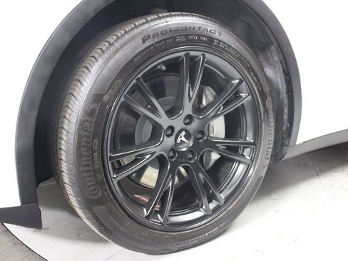 Used 2023 Tesla Model Y Long Range image 5