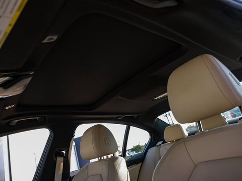 Used 2019 BMW 530e w/ Convenience Package image 6