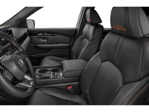 Used 2025 Honda Pilot TrailSport image 9