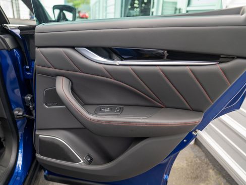Used 2024 Maserati Levante GT Ultima image 38