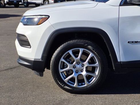 Used 2024 Jeep Compass Latitude w/ Sun and Sound Group image 22