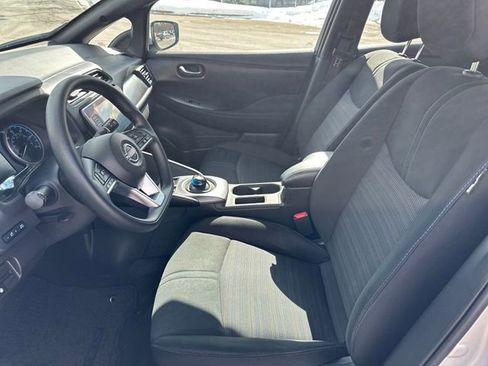 Used 2025 Nissan Leaf S image 9