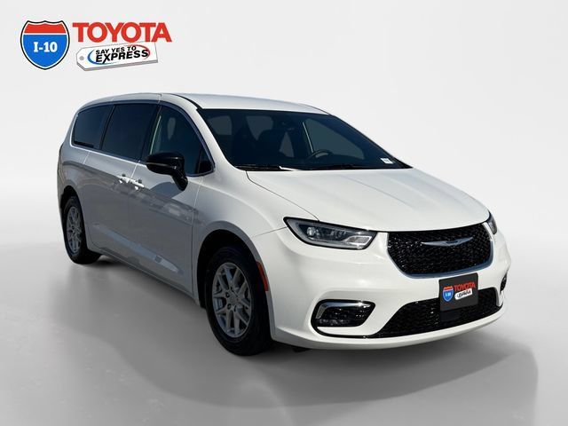 Used 2025 Chrysler Pacifica Select FWD image 7