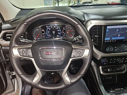 Used 2020 GMC Acadia Denali w/ Denali Ultimate Package image 17