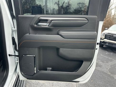 Used 2024 GMC Sierra 2500 AT4 w/ AT4 Premium Plus Package image 17