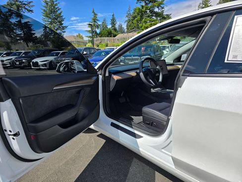 Used 2023 Tesla Model 3 Standard Range RWD image 19