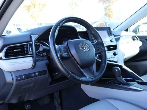 Used 2022 Toyota Camry SE image 2