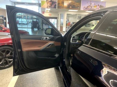 Used 2022 BMW X6 xDrive40i w/ M Sport Package image 32