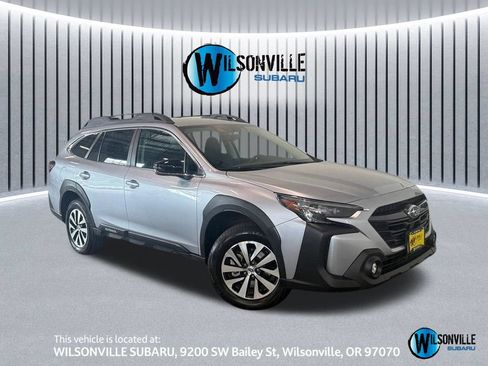 Used 2025 Subaru Outback Premium AWD/4WD image 1