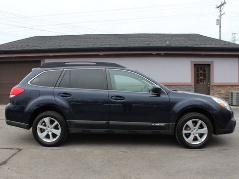 Used 2013 Subaru Outback 2.5i Premium image 3