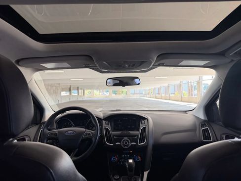 Used 2015 Ford Focus Titanium FWD image 27