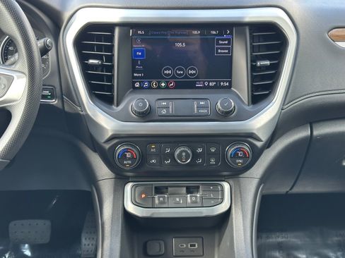 Used 2022 GMC Acadia SLE image 15