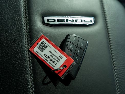 Used 2025 GMC Yukon Denali image 33