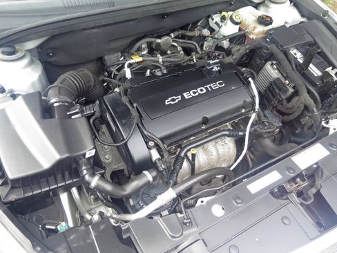 Used 2015 Chevrolet Cruze LS FWD image 12