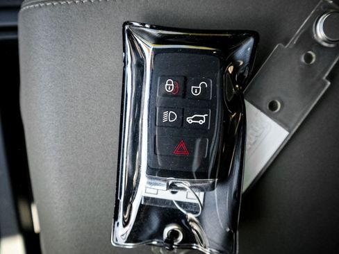 Used 2022 Land Rover Defender 110 S AWD/4WD image 36