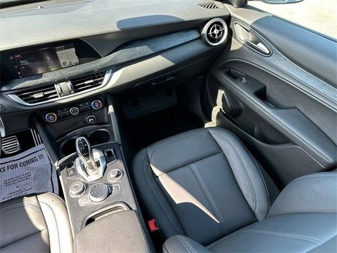 Used 2024 Alfa Romeo Stelvio Sprint image 17