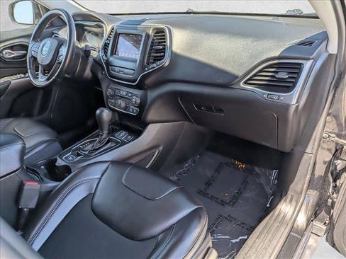 Used 2019 Jeep Cherokee Latitude Plus FWD image 20